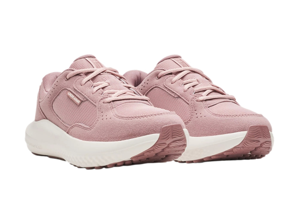 Tenis deportivos Under Armour Charged Versurge en color rosa con suela blanca.
