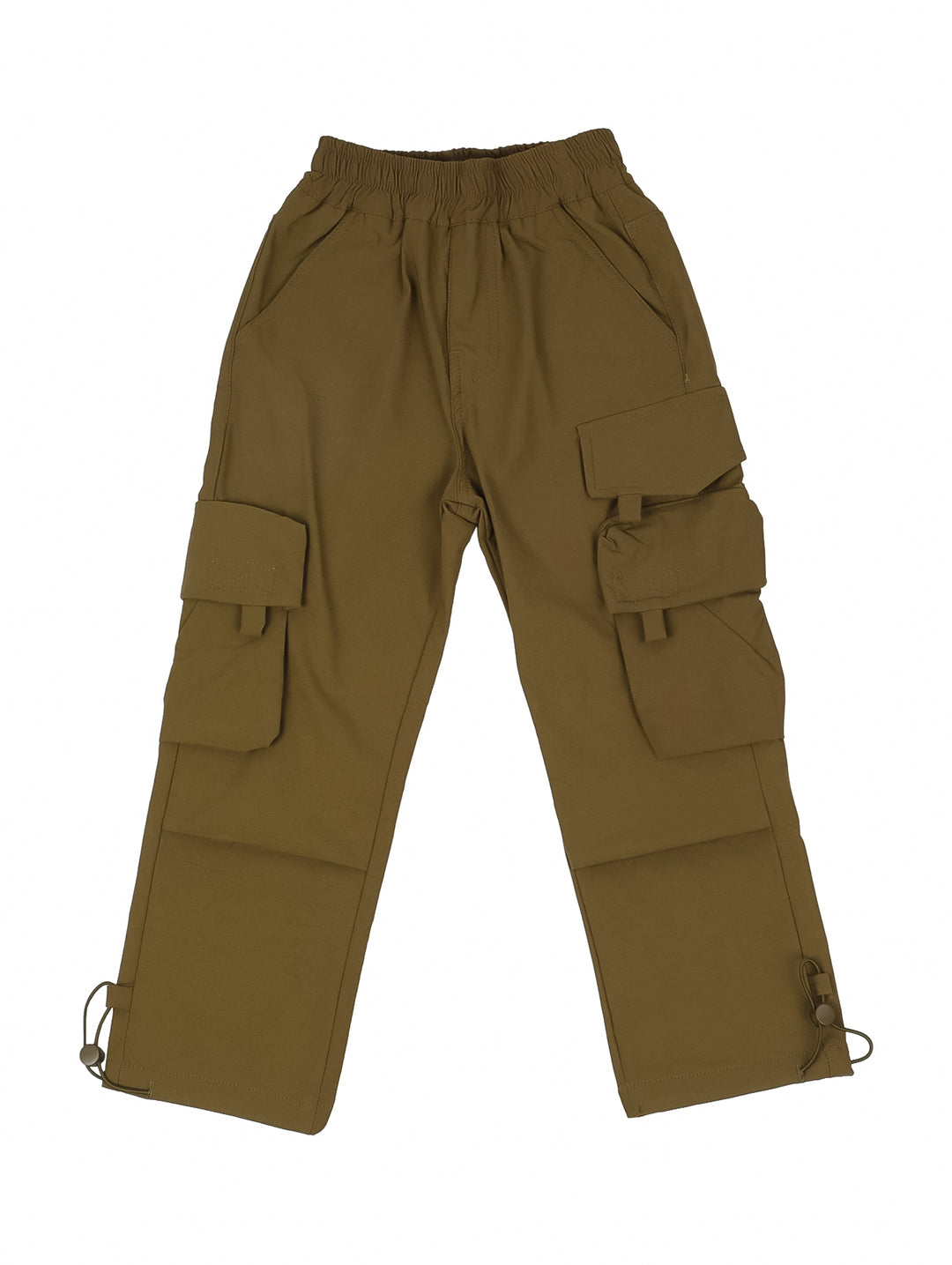 Pantalón cargo para niño en color verde oliva con bolsillos laterales y cintura elástica.
