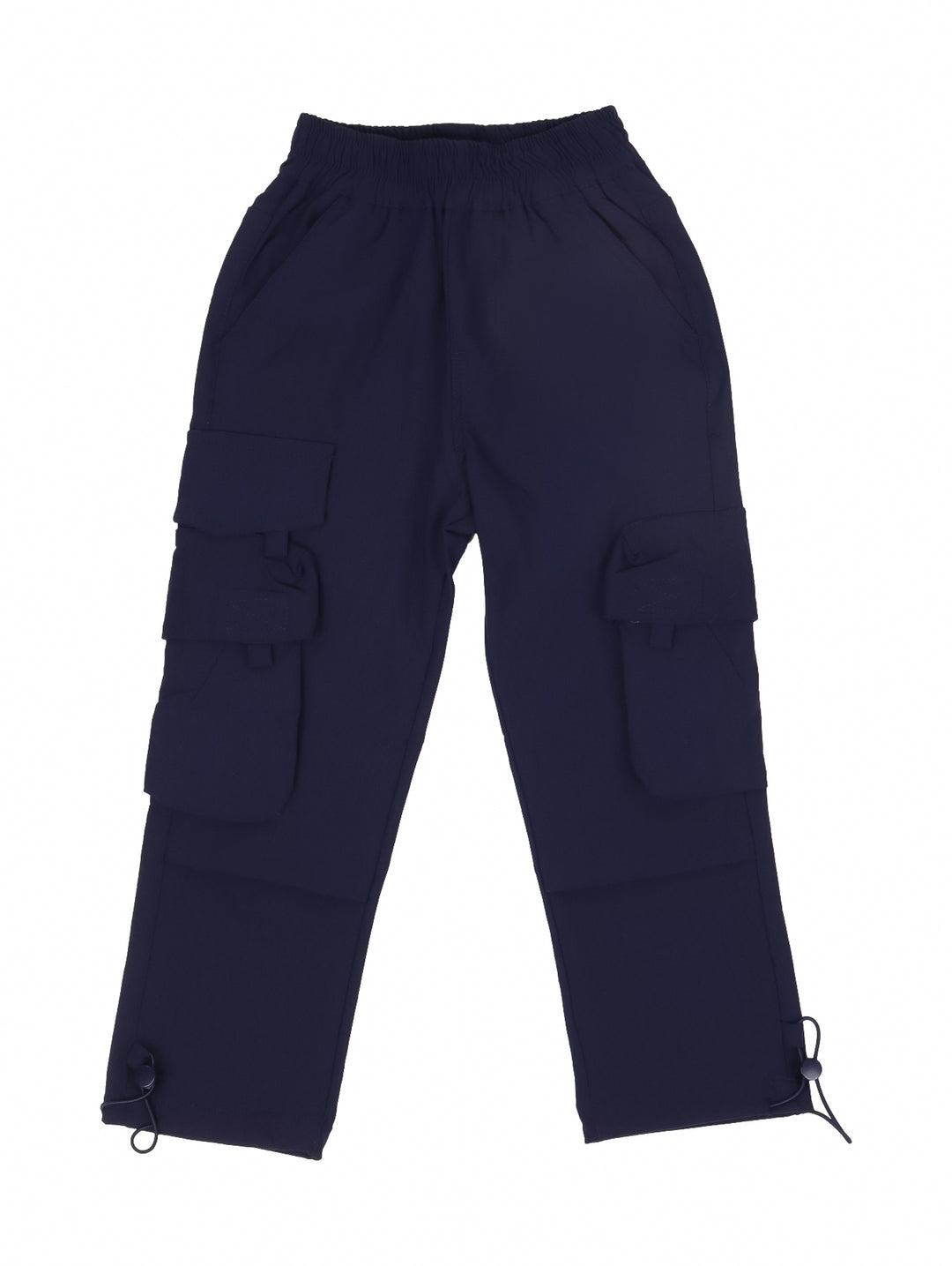 Pantalón cargo color marino para niño con bolsillos laterales y cintura elástica.