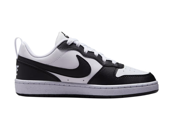 Tenis Nike Court Borough Low Recraft en colores blanco y negro para niños.