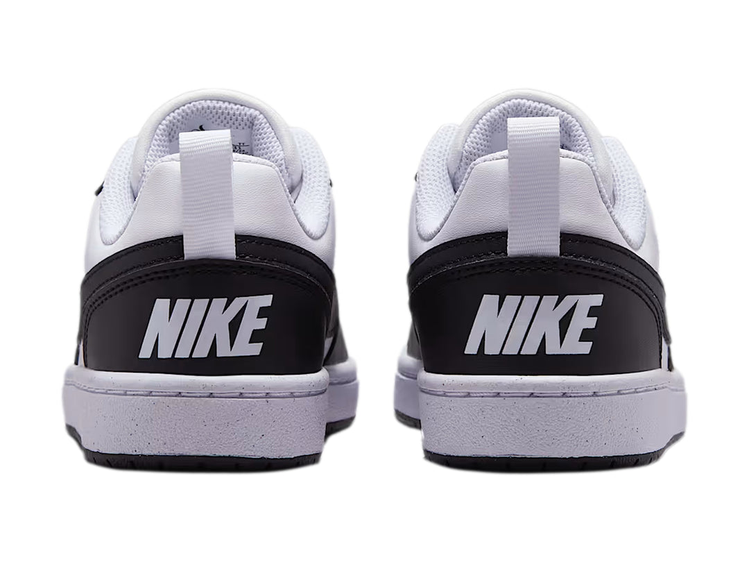 Tenis Nike Court Borough Low Recraft en colores blanco y negro para niños.