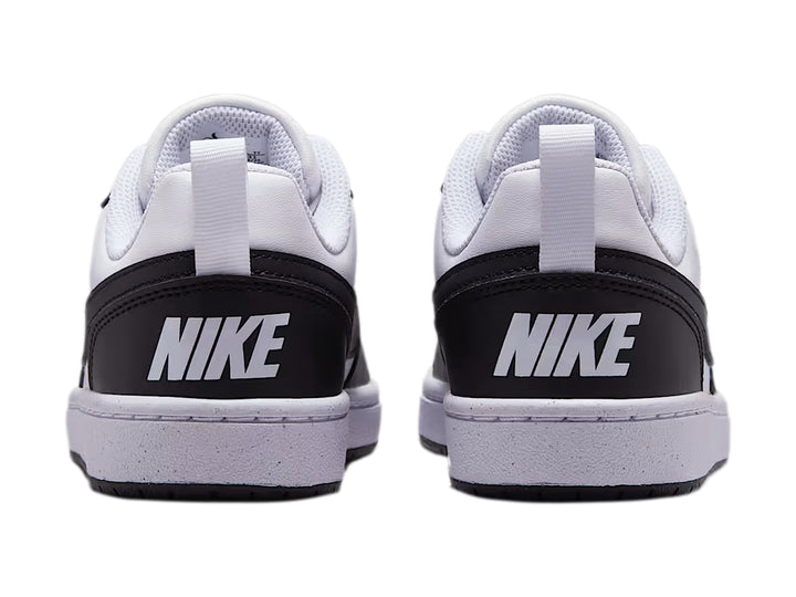 Tenis Nike Court Borough Low Recraft en colores blanco y negro para niños.