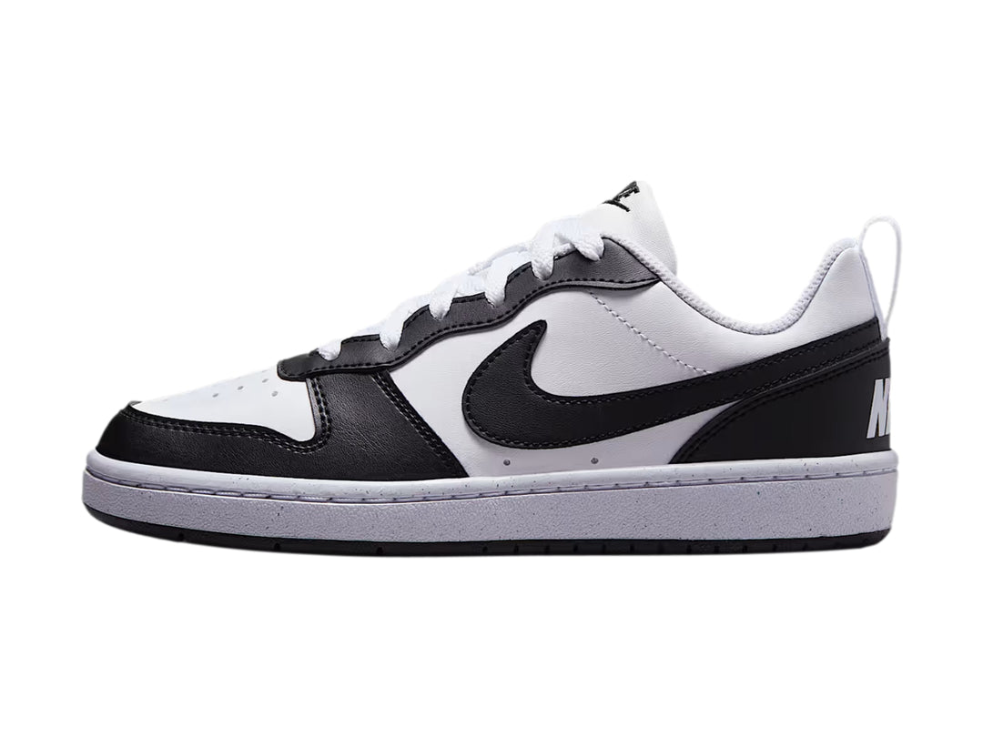 Tenis Nike Court Borough Low Recraft en colores blanco y negro para niños.