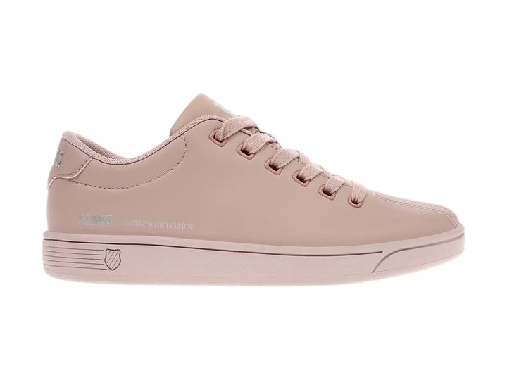 Tenis K-Swiss color rosa monocromático de corte bajo con agujetas.
