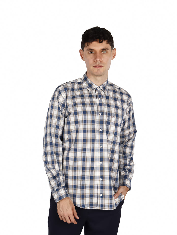 Camisa de manga larga para hombre con estampado de cuadros en color azul y blanco.