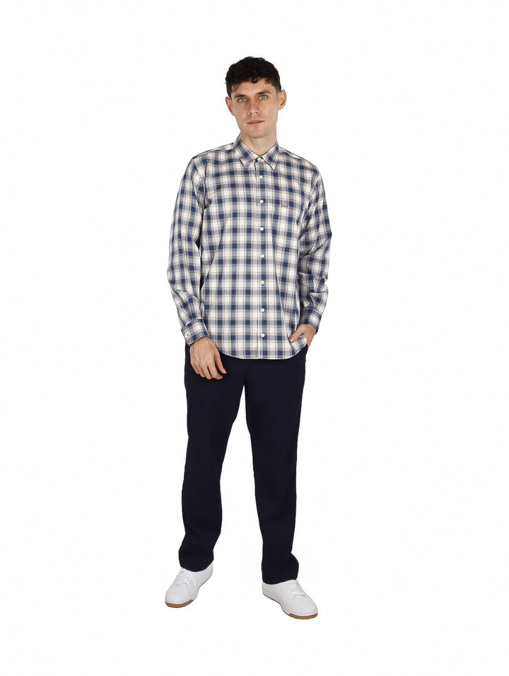 Camisa de manga larga para hombre con estampado de cuadros en color azul y blanco.