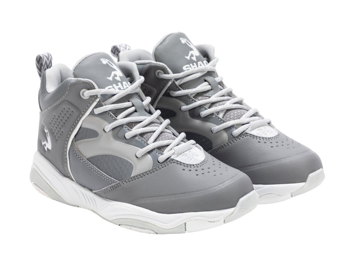 Tenis de baloncesto marca SHAQ en color gris con suela blanca y diseño de bota alta.