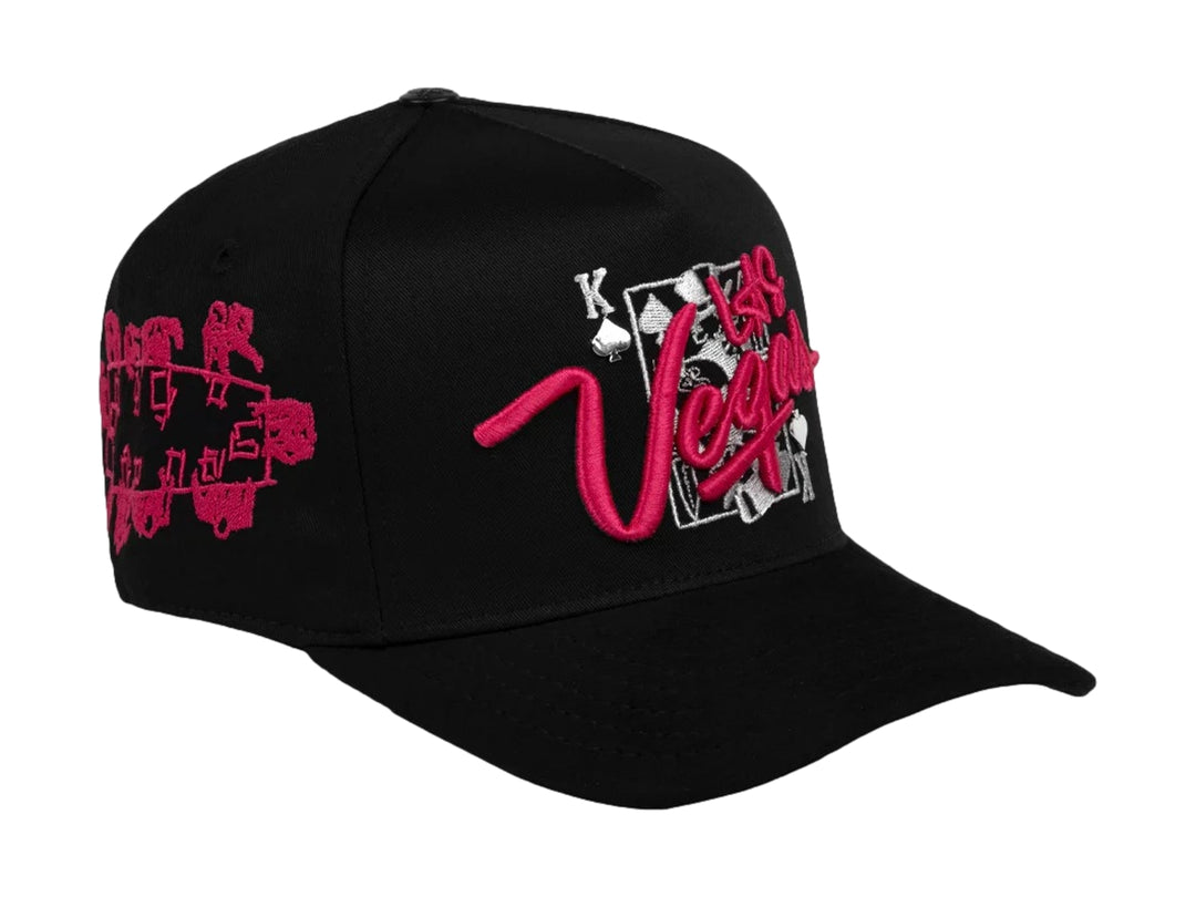 Gorra snapback negra de JC HATS con bordado rosa de Las Vegas y diseño de cartas en el frente.