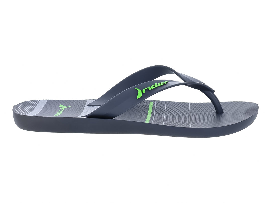 Sandalia Rider modelo Thong en color gris basalto con detalles en verde pulse.