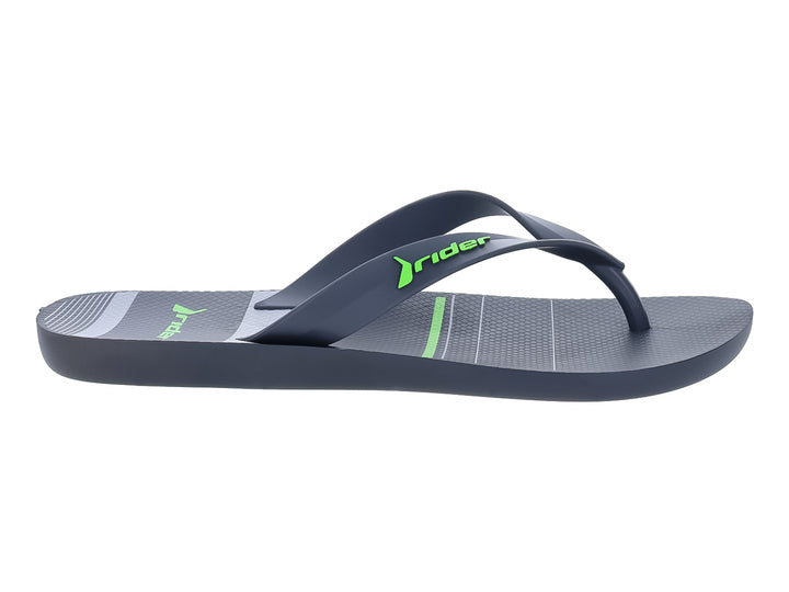 Sandalia Rider modelo Thong en color gris basalto con detalles en verde pulse.