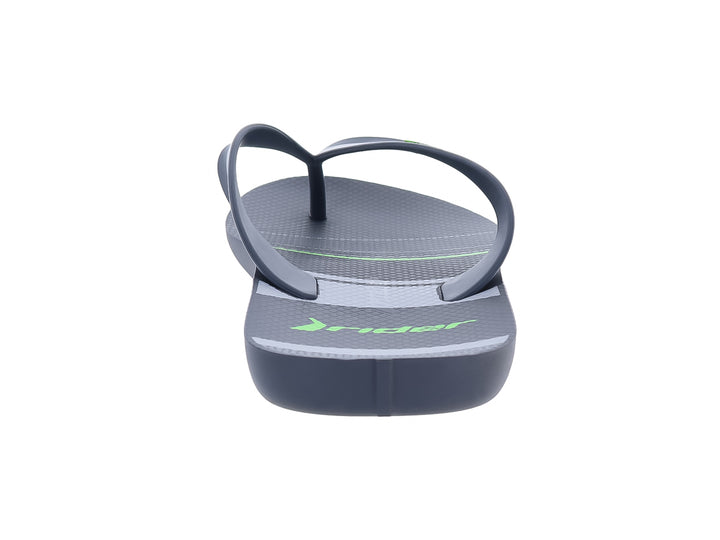 Sandalia Rider modelo Thong en color gris basalto con detalles en verde pulse.