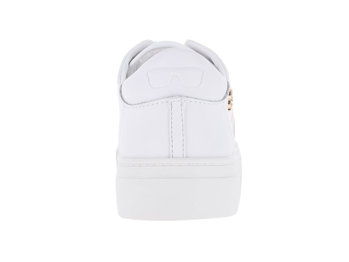 Tenis blancos de cuero Karl Lagerfeld con decoraciones de estrellas y letras multicolores en el lateral.