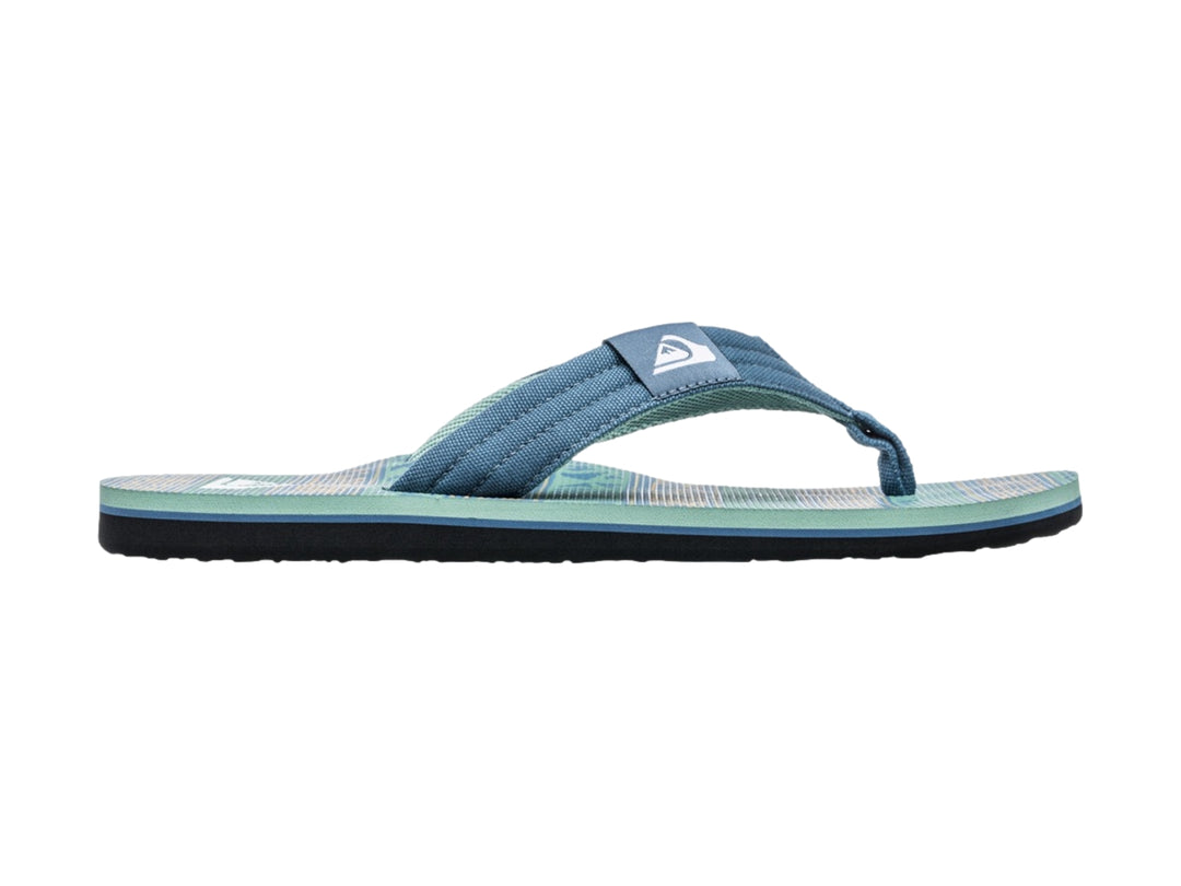 Sandalias Quiksilver Molokai Layback II en color verde granito con suela negra y celeste.