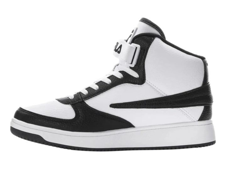 Tenis FILA botín para niños en colores blanco y negro con correa de velcro en el tobillo.