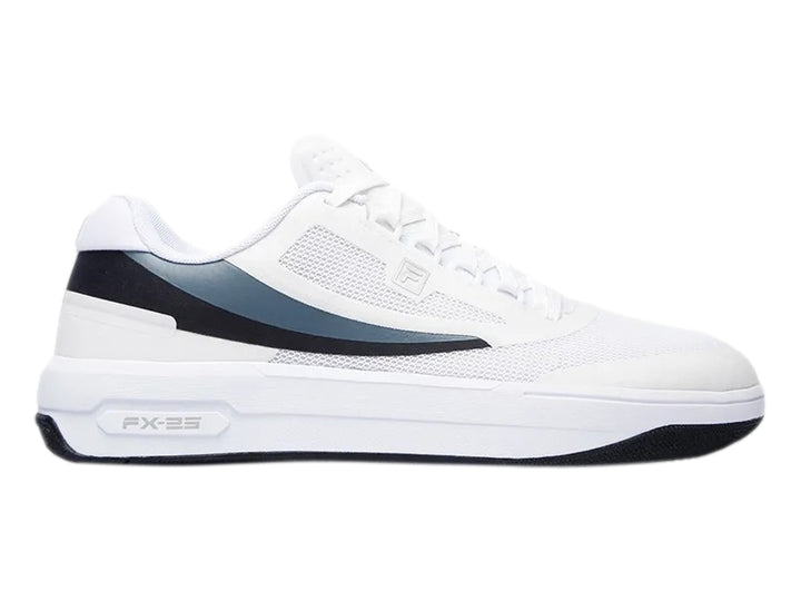 Tenis deportivos FILA color blanco con franja lateral en tonos gris y negro.