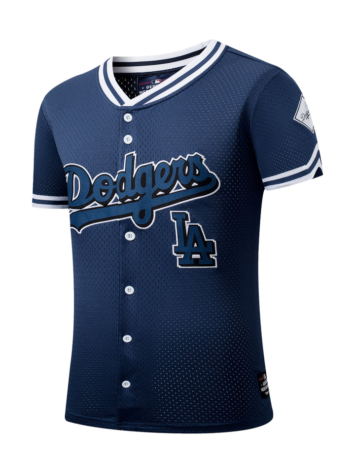 Camiseta de béisbol azul con botones y logos de los Dodgers de Los Ángeles.
