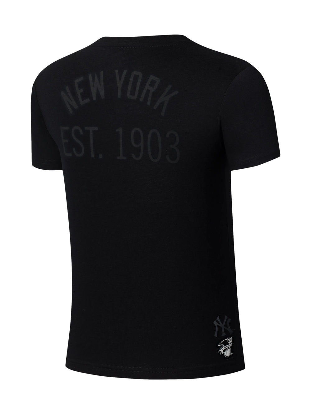 Playera deportiva color negro para hombre con manga corta y bolsillo frontal con logo NY.