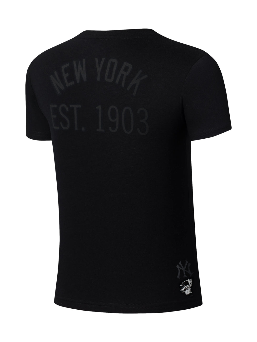 Playera deportiva color negro para hombre con manga corta y bolsillo frontal con logo NY.