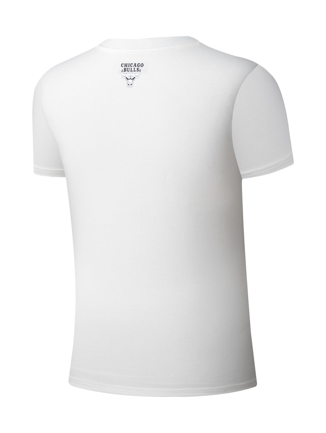 Playera deportiva blanca para hombre con texto de Chicago Bulls en el pecho.