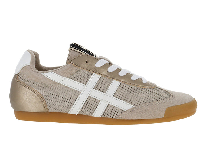 Tenis deportivos color oro con franjas blancas y suela color café para mujer.