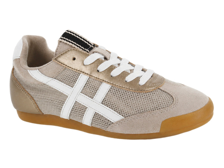 Tenis deportivos color oro con franjas blancas y suela color café para mujer.