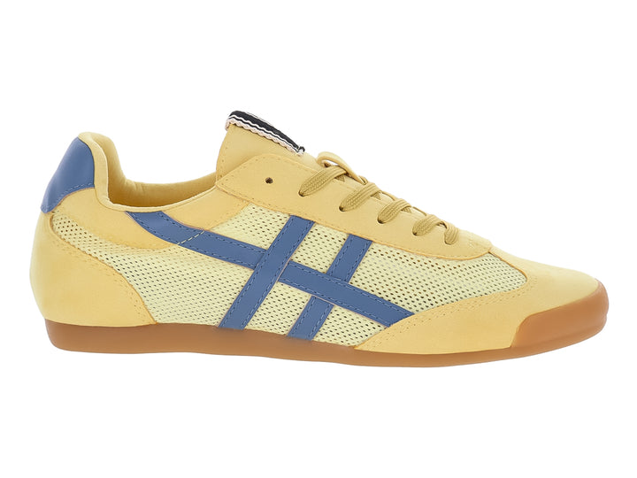 Tenis deportivos amarillos con detalles en azul y suela color café.