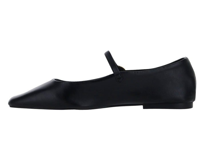 Zapato plano tipo ballerina color negro con correa y hebilla dorada.
