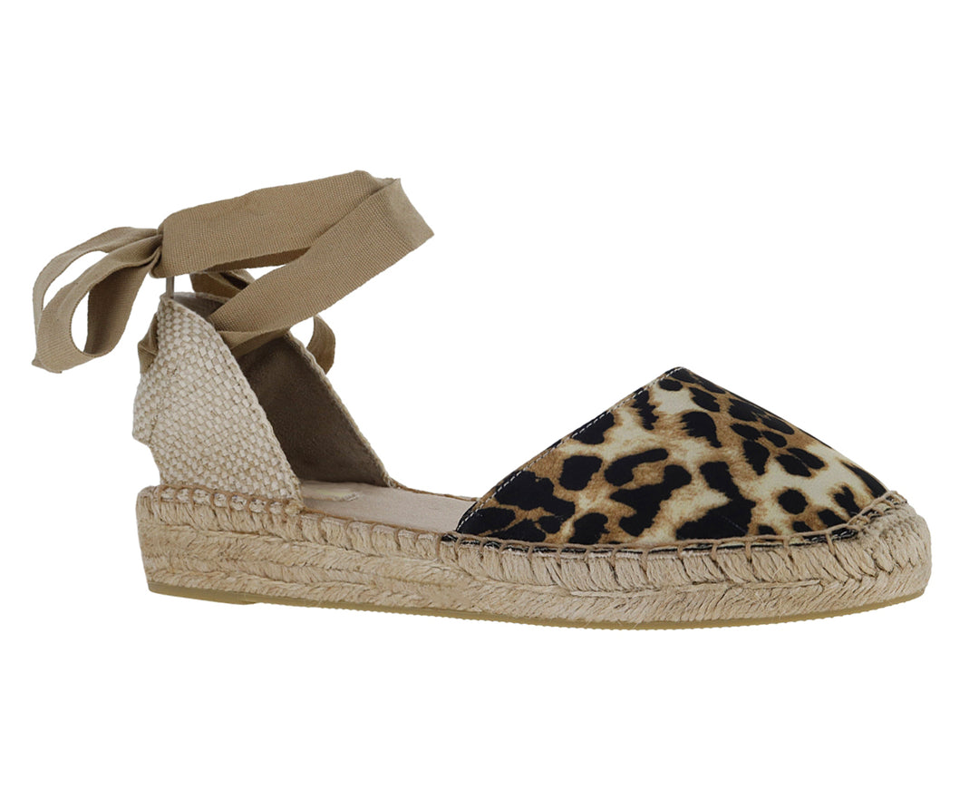 Alpargata para mujer con estampado de leopardo, suela de yute y lazos beige.