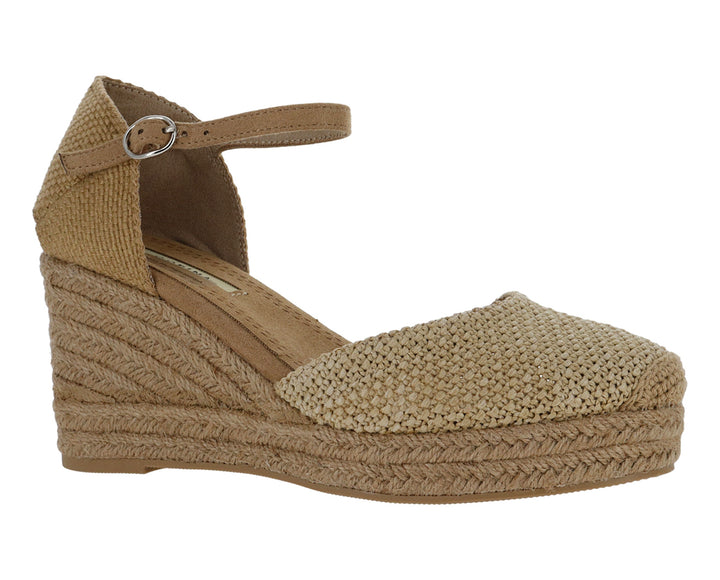 Alpargata de cuña color camel con acabado tejido y correa al tobillo para mujer.