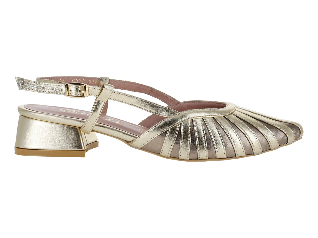 Zapato dorado elegante para niña con tacón bajo y correa ajustable.