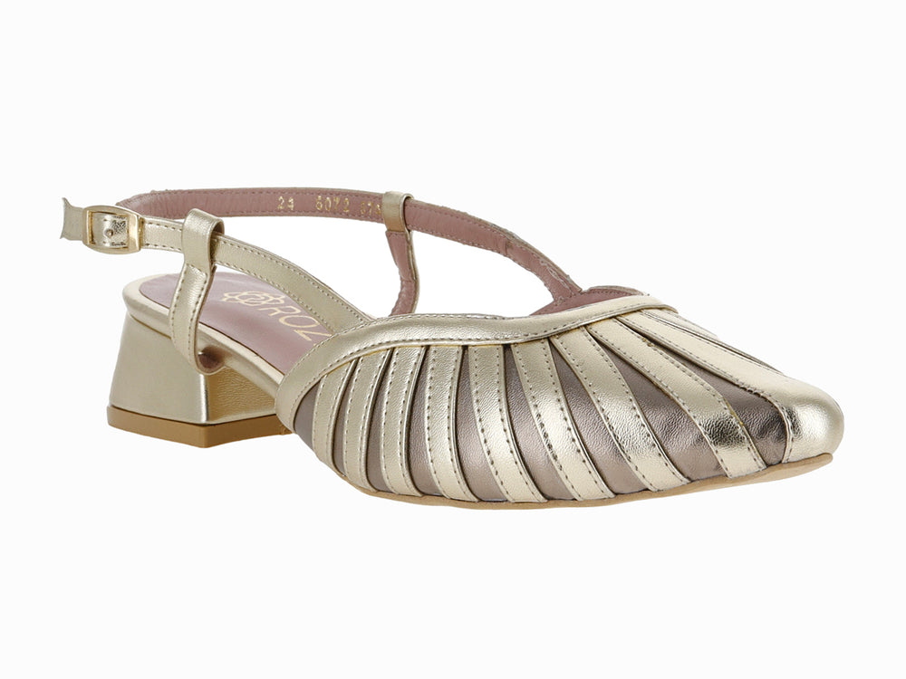 Zapato dorado elegante para niña con tacón bajo y correa ajustable.