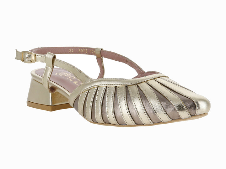 Zapato dorado elegante para niña con tacón bajo y correa ajustable.