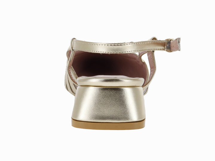 Zapato dorado elegante para niña con tacón bajo y correa ajustable.
