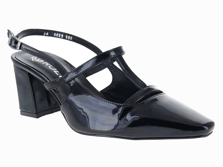 Zapato negro de charol con tacón cuadrado y correas cruzadas, punta fina.