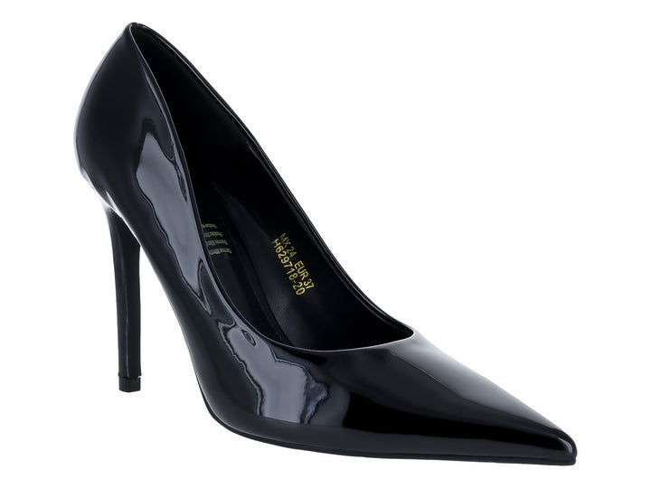 Zapato de tacón alto estilo stiletto en color negro charol brillante con punta fina.