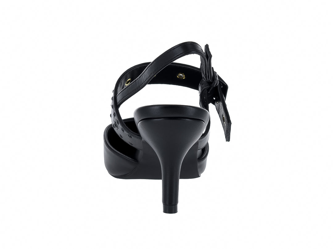 Zapato de tacón negro para Mujer con punta aguda, correa posterior y hebilla decorada con estoperoles.