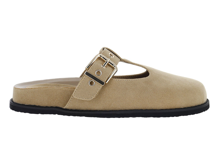 Zueco color beige de material sintético con hebilla ajustable y suela negra.