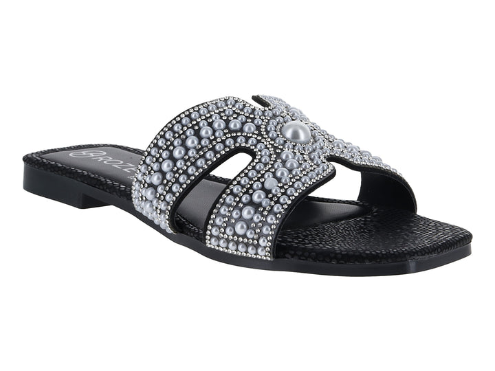 Sandalias negras de marca ROZE con tira ancha decorada con perlas y cristales blancos.