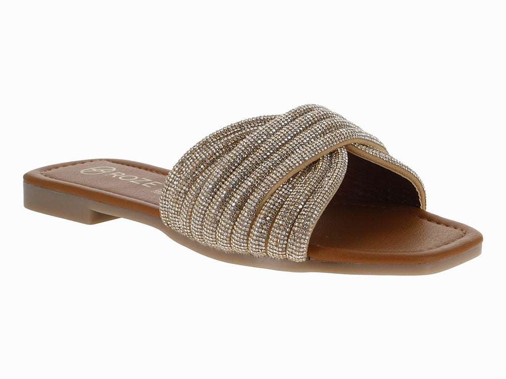 Sandalia plana color oro para niña con tira frontal trenzada y detalles brillantes.
