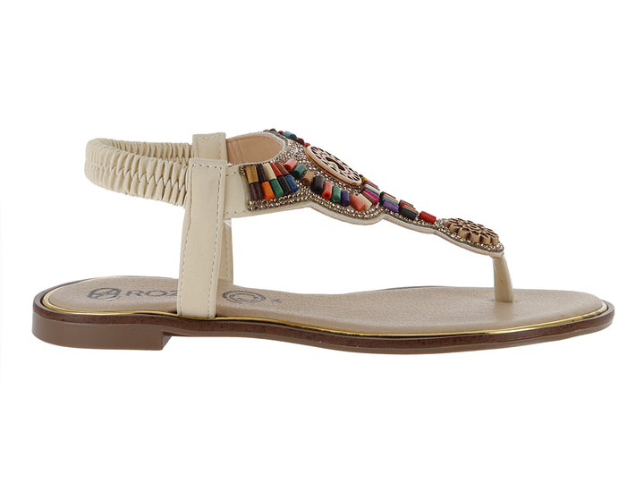 Sandalia beige de dedo con adornos de cuentas coloridas y correa trasera trenzada.