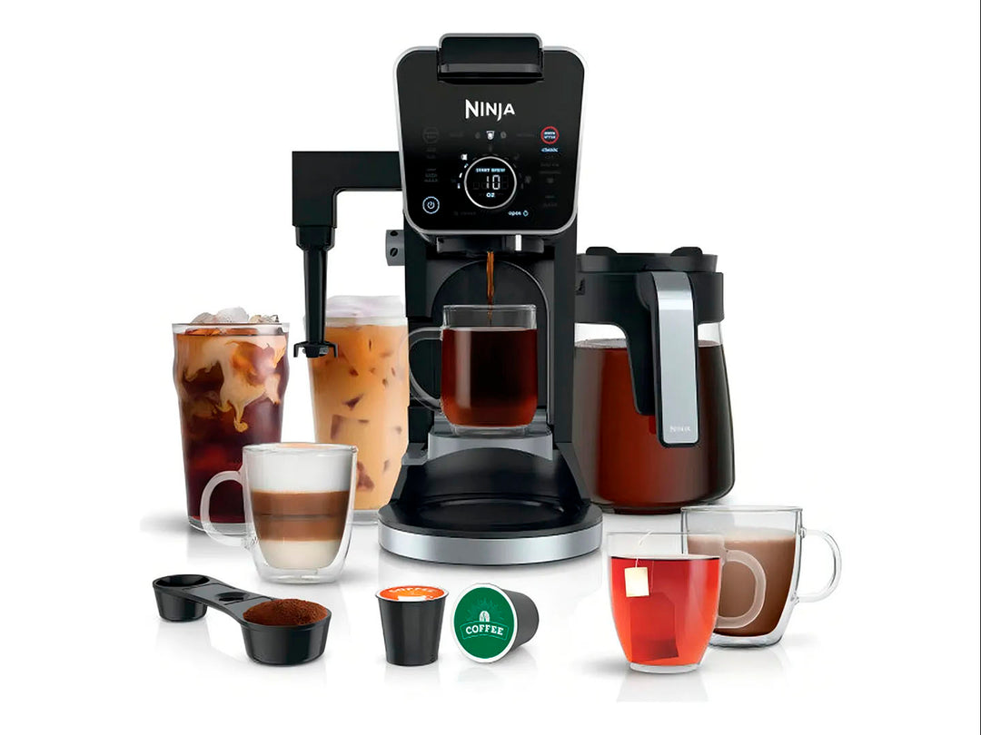 Cafetera Ninja Dual de goteo y cápsula en color negro con jarra de vidrio y accesorios.