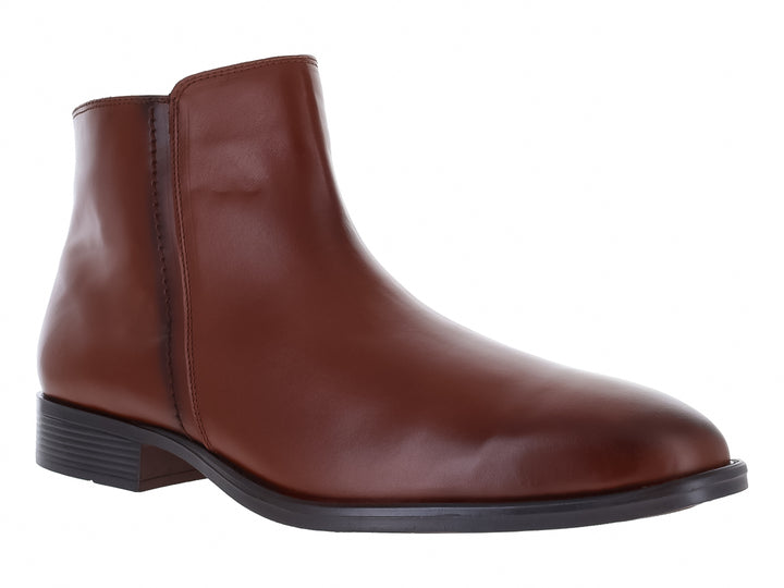 Bota de vestir color caoba con suela negra y acabado liso.