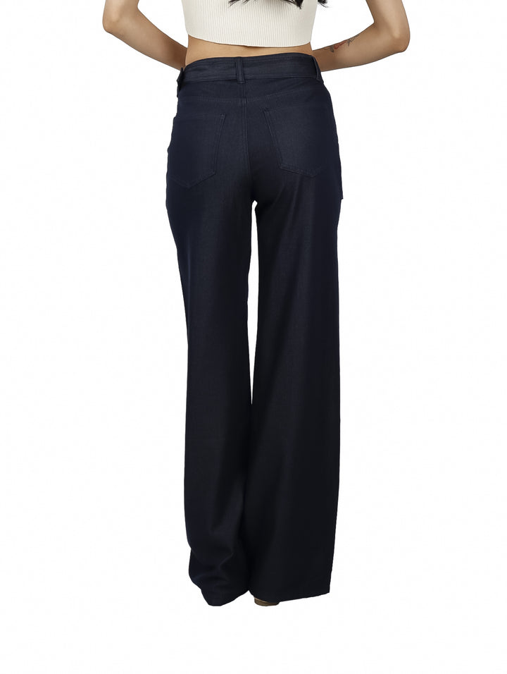 Pantalones azul marino de pierna ancha con bolsillos laterales y talle alto.