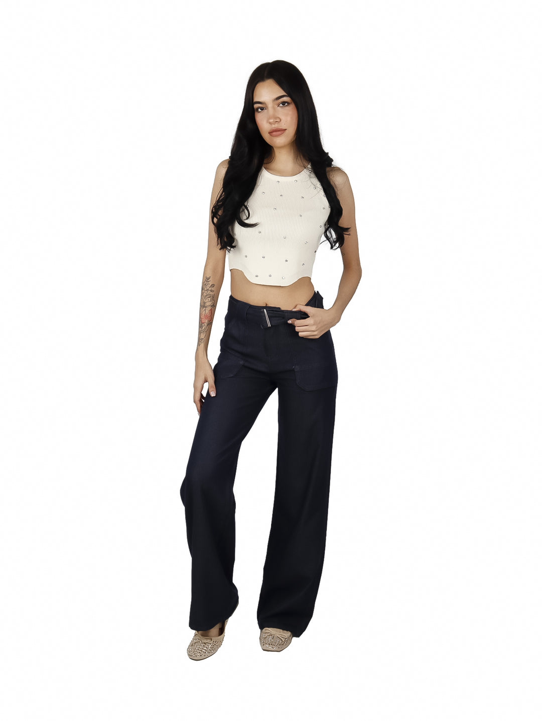 Pantalones azul marino de pierna ancha con bolsillos laterales y talle alto.