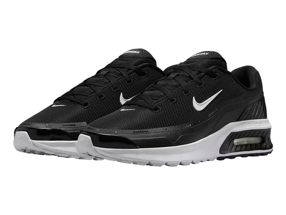 Tenis deportivos Nike Air Max en color negro con suela blanca y logotipo lateral blanco.