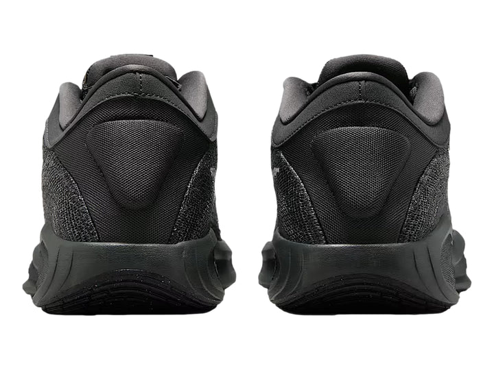 Tenis de baloncesto Nike GT Hustle Academy en color gris oscuro y negro con el logotipo de Nike en blanco.