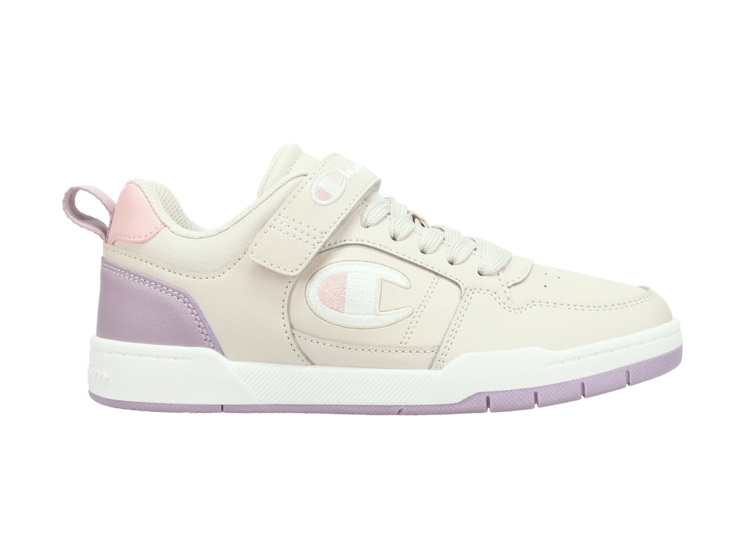 Tenis Champion color beige y morado con correa ajustable y suela blanca.