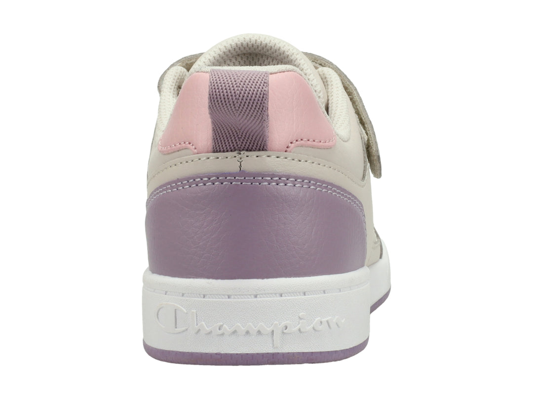Tenis Champion color beige y morado con correa ajustable y suela blanca.