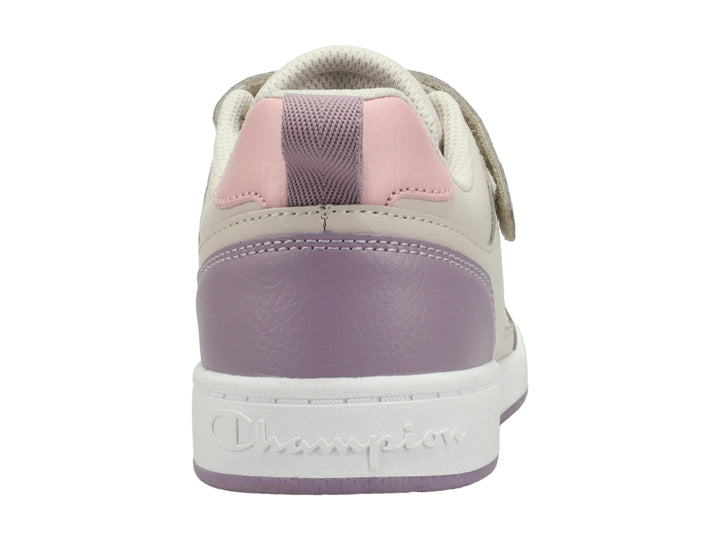 Tenis Champion color beige y morado con correa ajustable y suela blanca.