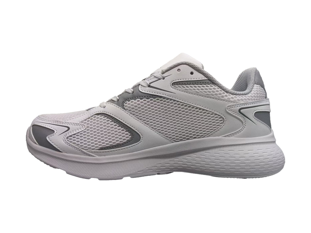 Tenis deportivos Champion color gris con tejido de malla y suela robusta.